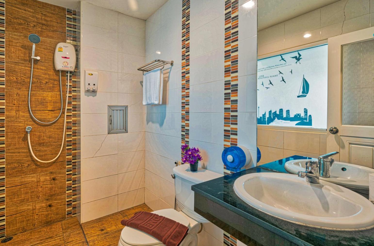 Tj Patong Hotel - Otop Shopping Paradise Room photo